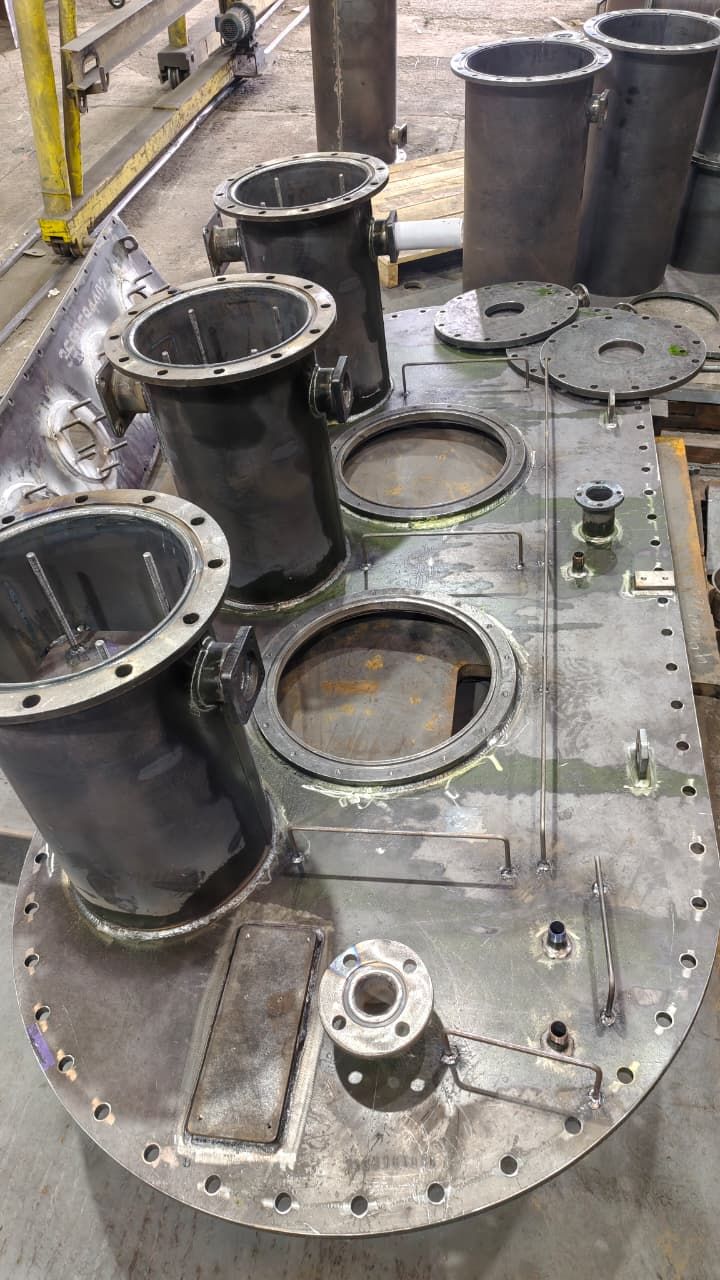Tampa de transformador em fabricação